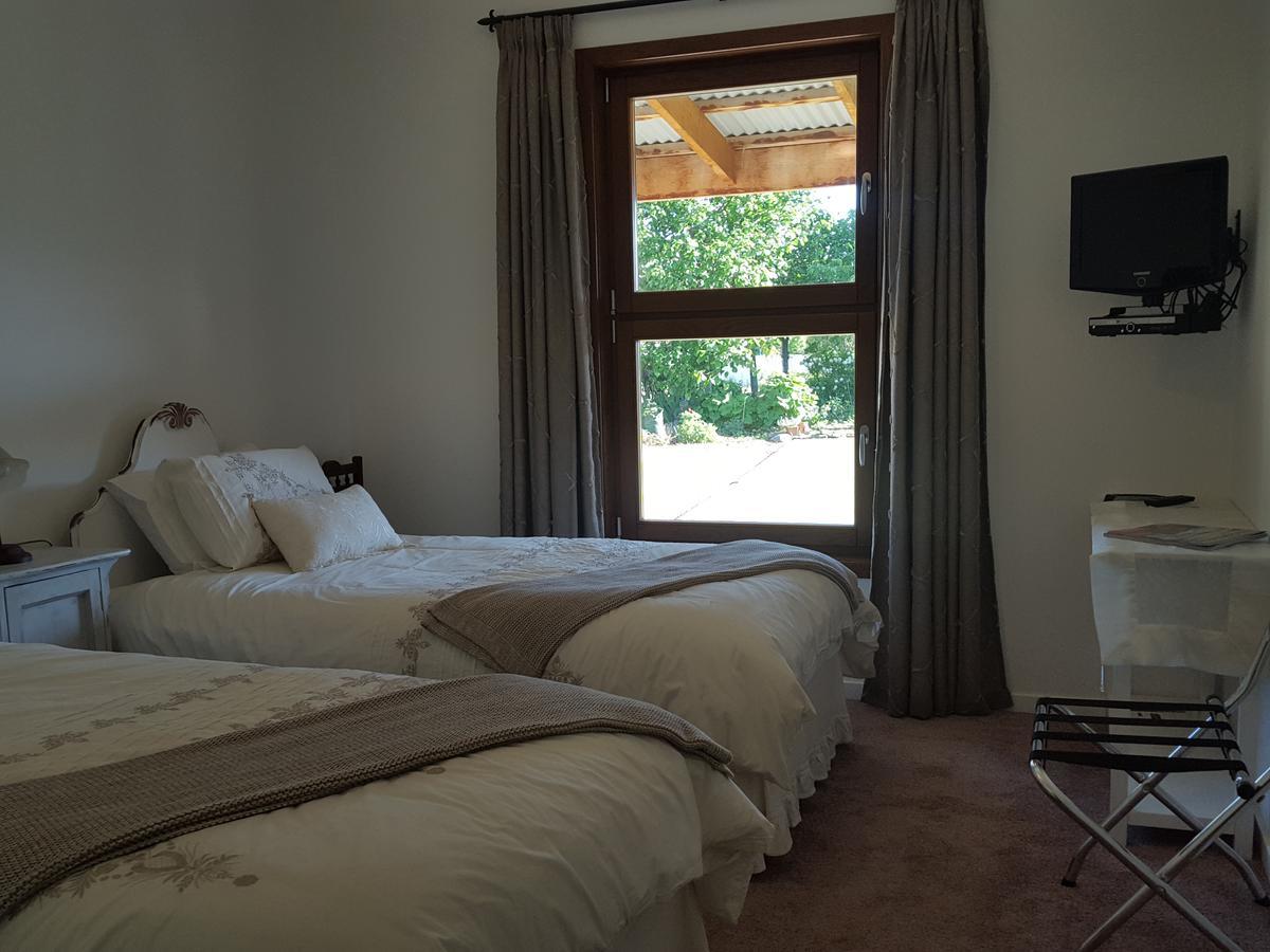 Cromwell Lakeside B N B Bed & Breakfast Exterior photo