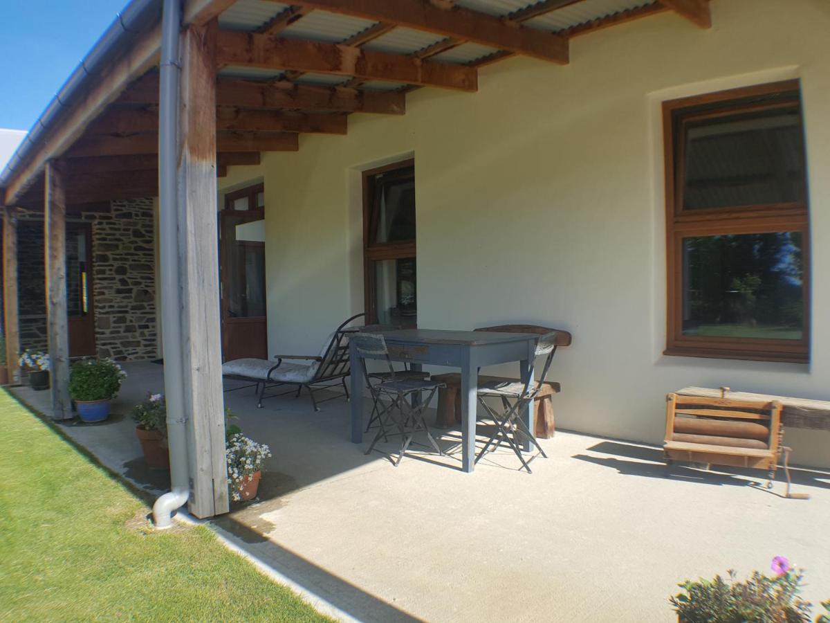 Cromwell Lakeside B N B Bed & Breakfast Room photo