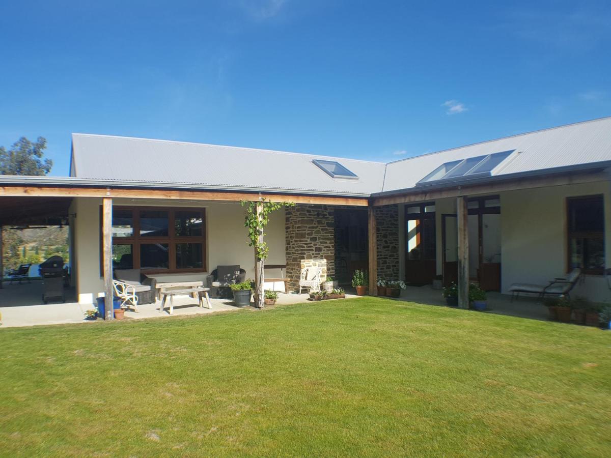 Cromwell Lakeside B N B Bed & Breakfast Room photo